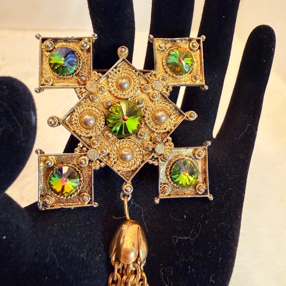 Eolee Maltese Cross Gold and Green Aurora Borealis Brooch - Picture 3 of 6